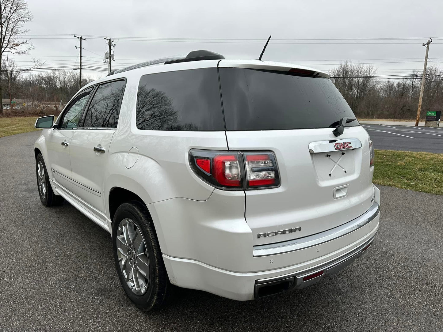 White GMC Acadia (7Seats) For Rent-$70 A Day/1 Week $65 A Day/2 Weeks $60 A Day