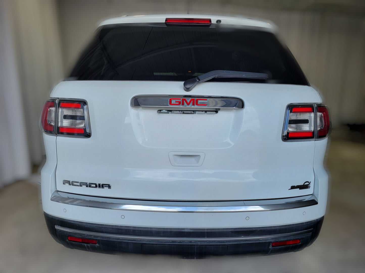 White GMC Acadia (7Seats) For Rent-$70 A Day-Week $62.28 A Day-2 Weeks $56 A Day