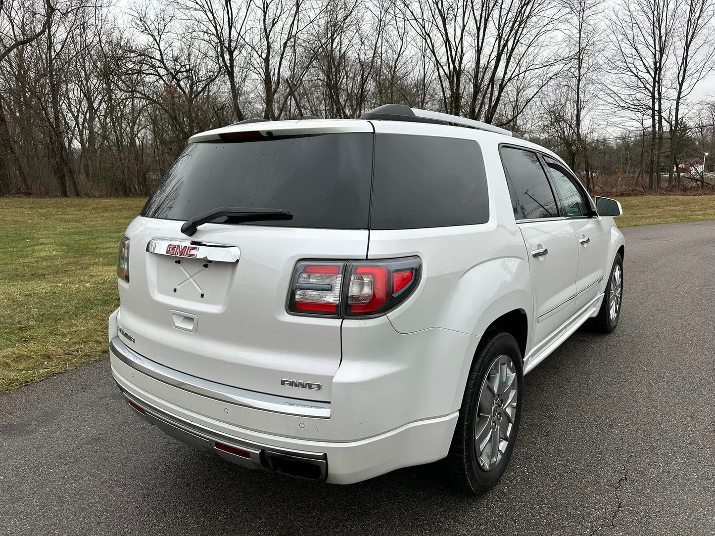 White GMC Acadia (7Seats) For Rent-$70 A Day/1 Week $65 A Day/2 Weeks $60 A Day
