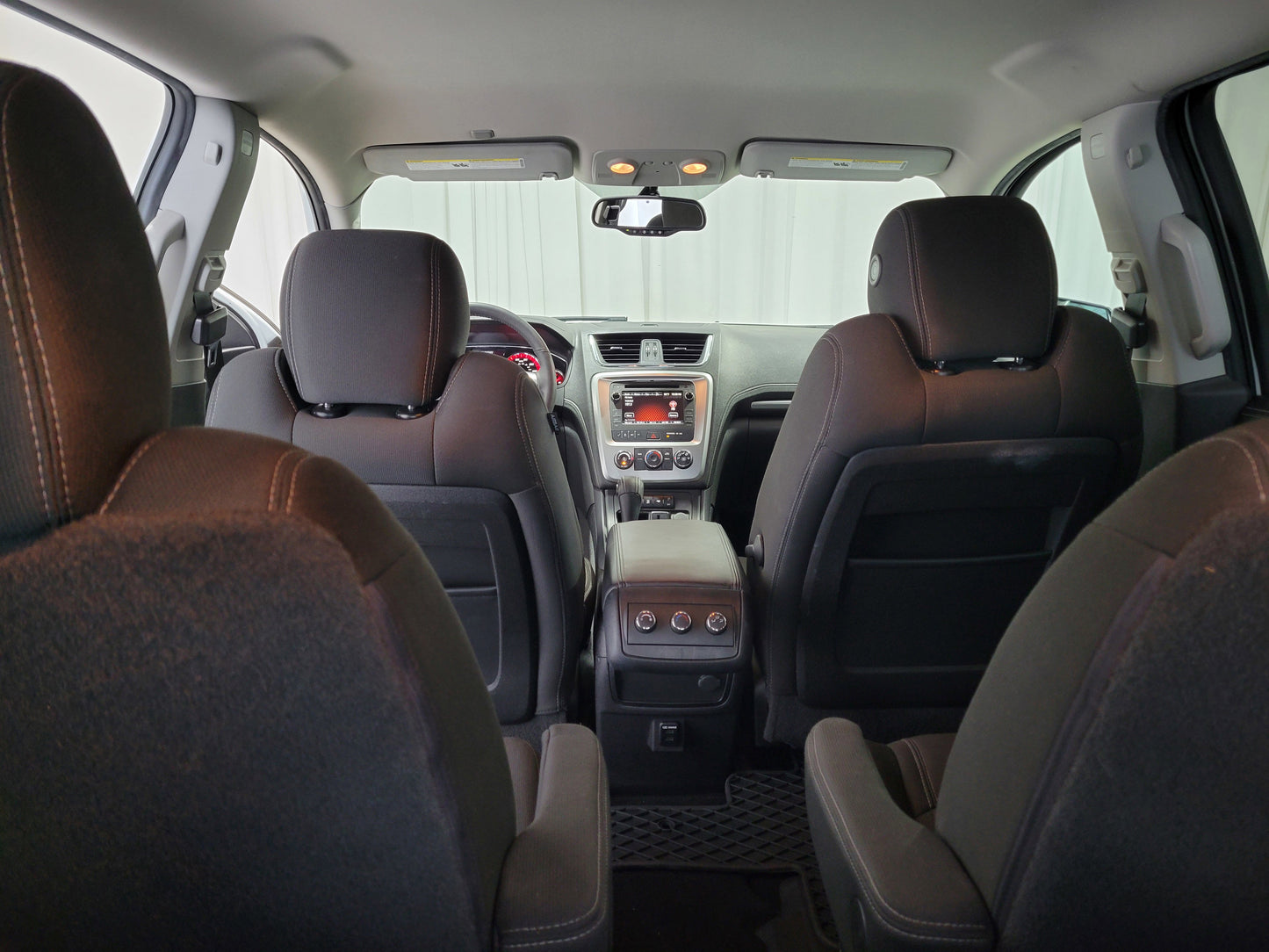 White GMC Acadia (7Seats) For Rent-$70 A Day-Week $62.28 A Day-2 Weeks $56 A Day