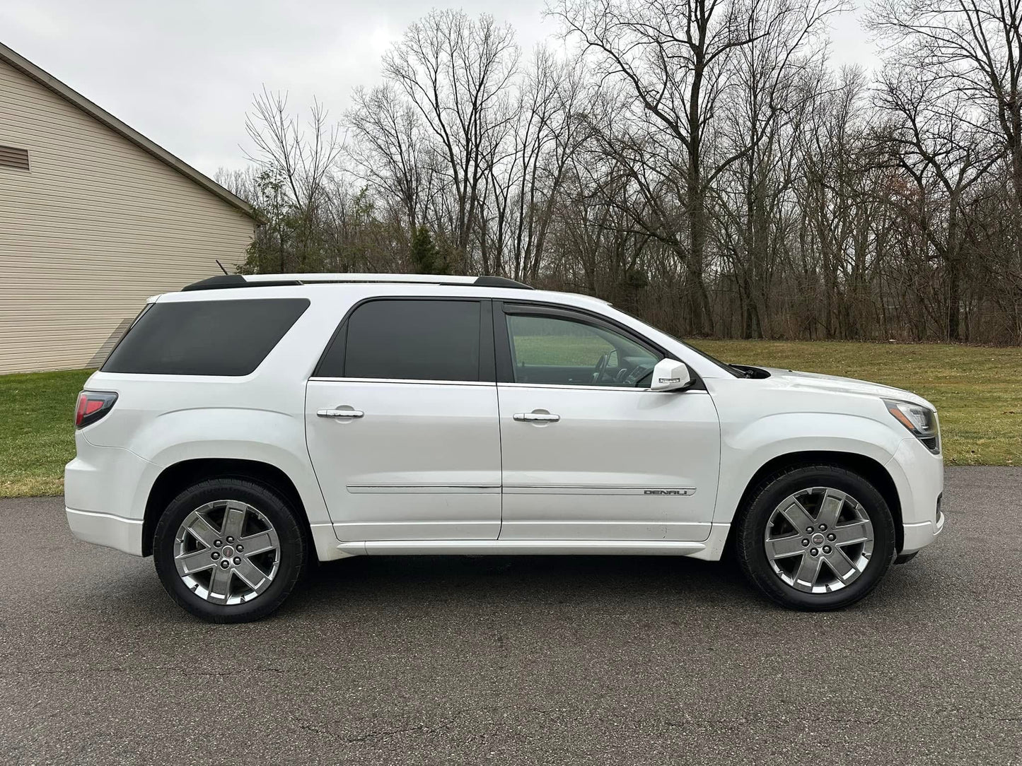 White GMC Acadia (7Seats) For Rent-$70 A Day/1 Week $65 A Day/2 Weeks $60 A Day