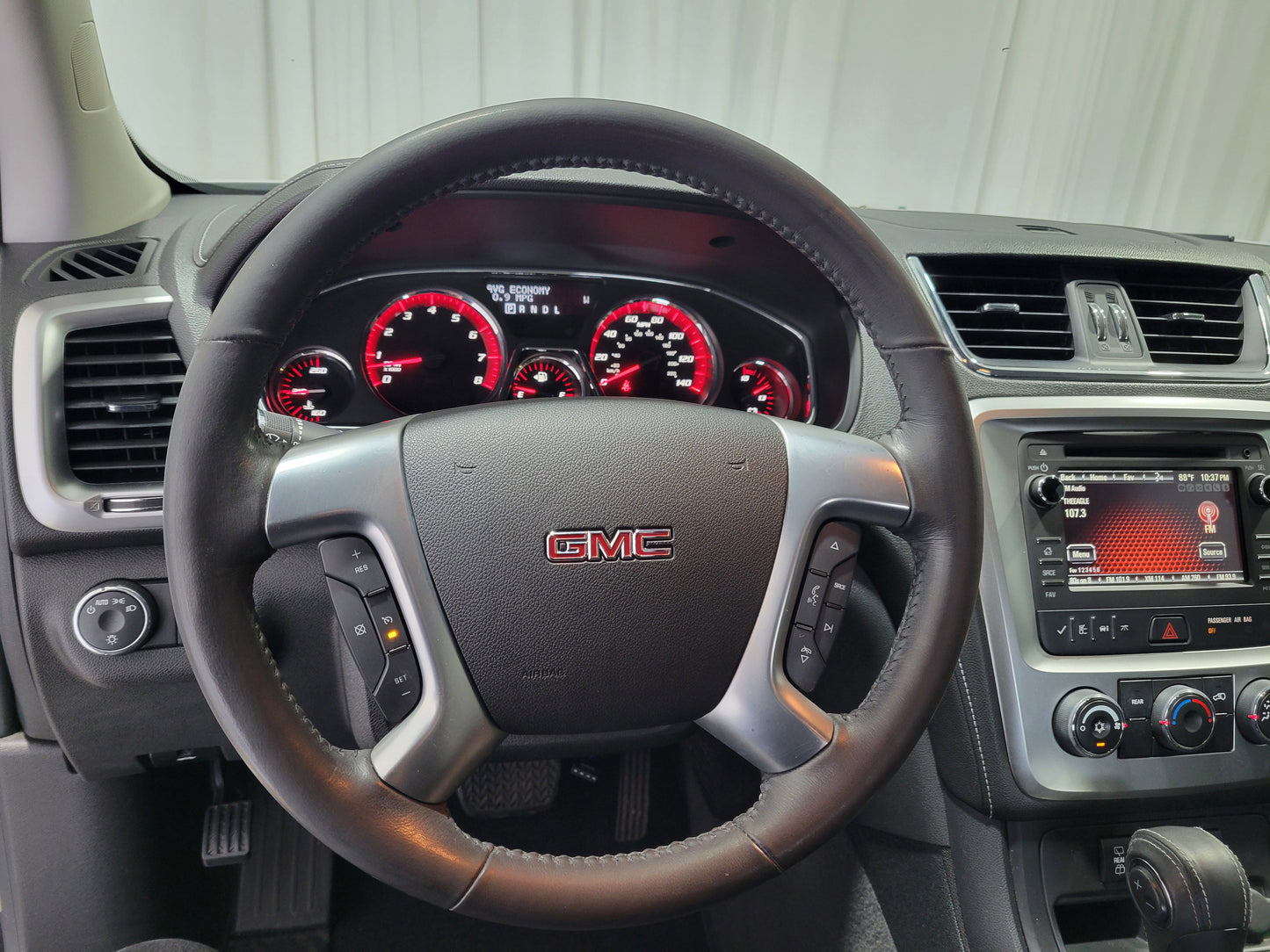 White GMC Acadia (7Seats) For Rent-$70 A Day-Week $62.28 A Day-2 Weeks $56 A Day