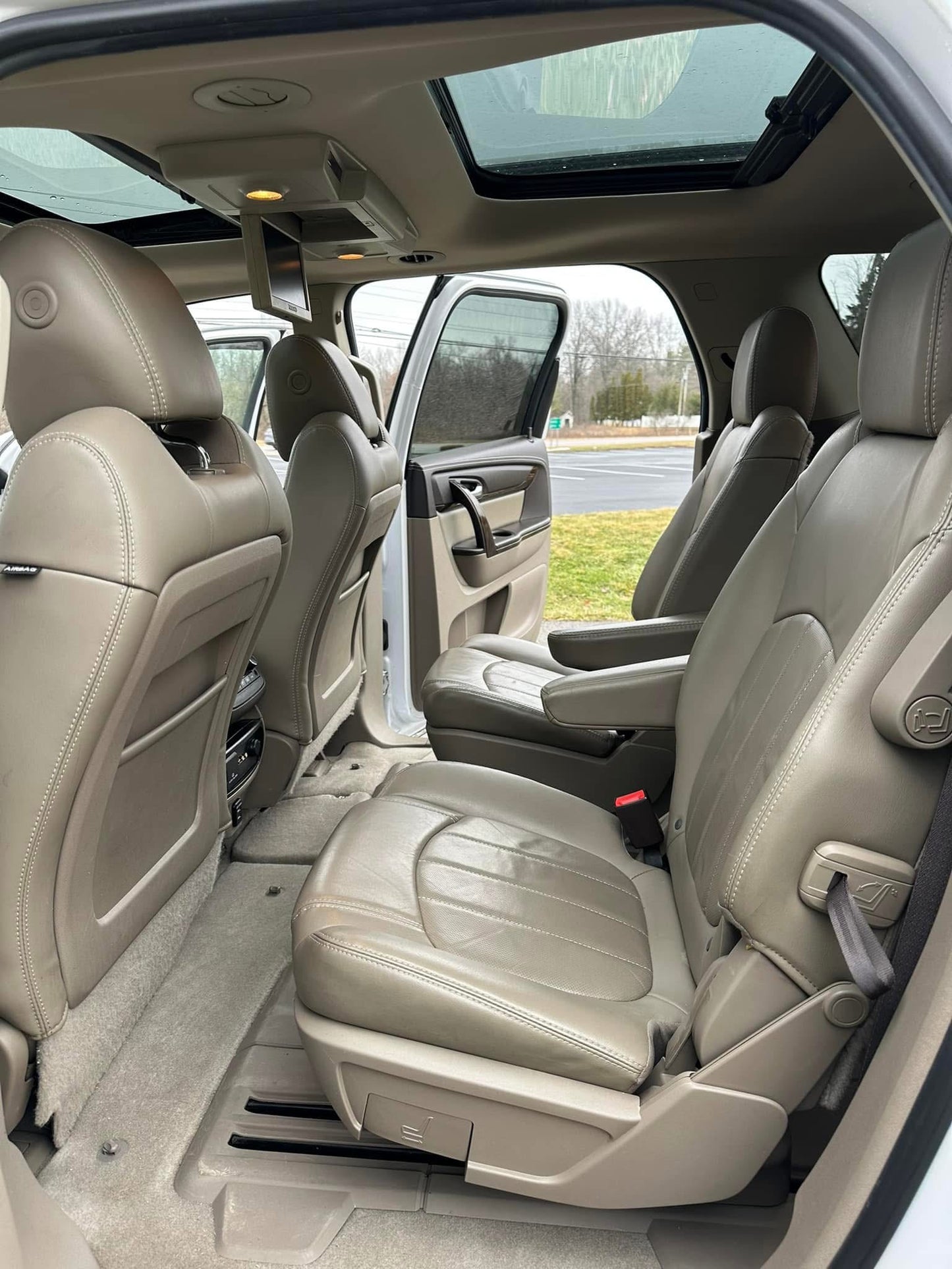 White GMC Acadia (7Seats) For Rent-$70 A Day/1 Week $65 A Day/2 Weeks $60 A Day