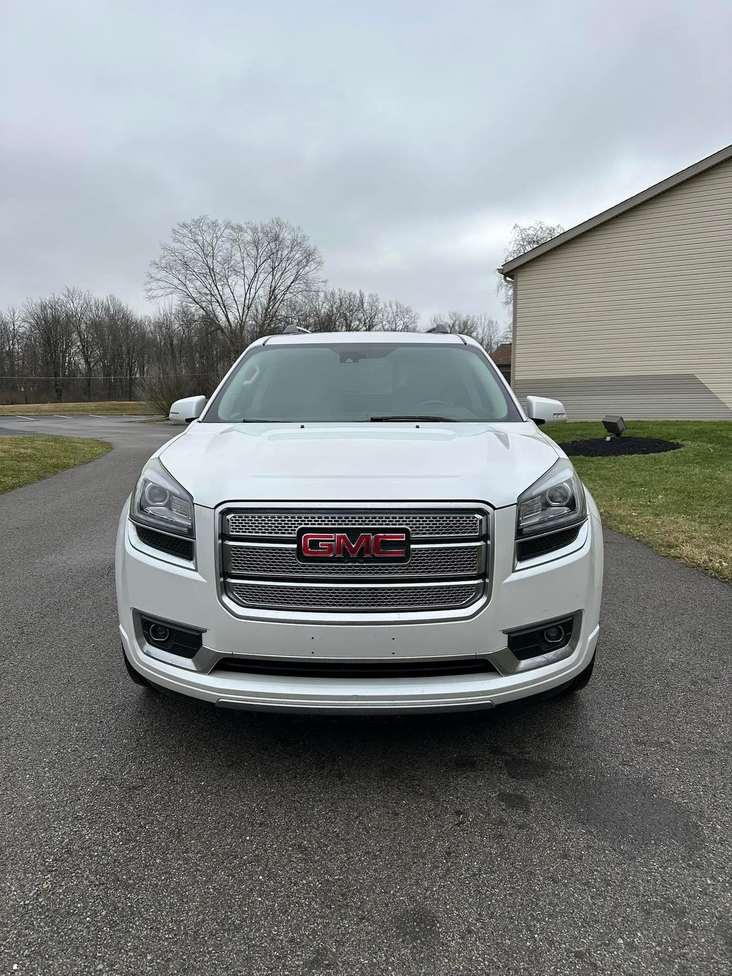 White GMC Acadia (7Seats) For Rent-$70 A Day/1 Week $65 A Day/2 Weeks $60 A Day