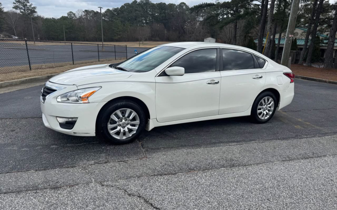 2013 Nissan Altima S/ 162,000 Miles/ ZOE’s Reliable Cars/Cars