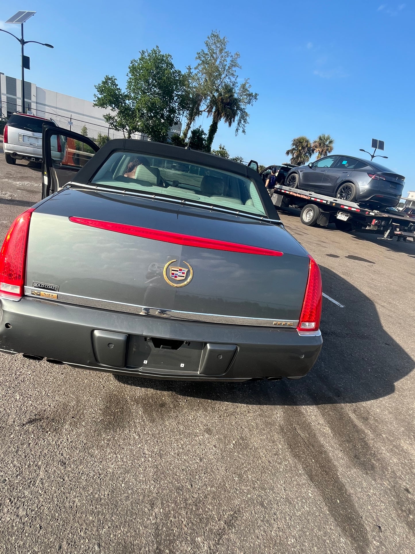 Sold-2008 Cadillac DTS •
Sedan 4D / CARS