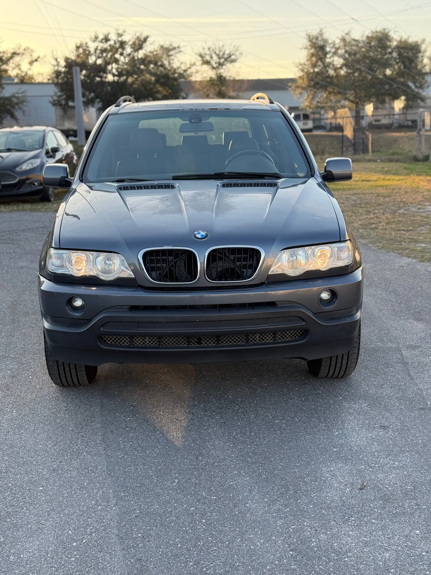 2002 BMW X5 AWD/ 199,000/ ZOE’s Reliable Cars/Cars