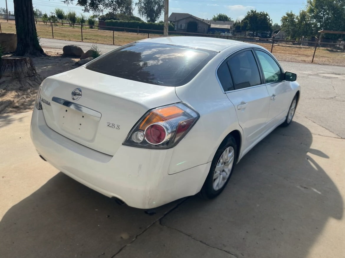 Nissan Altima 2.5 - For Rent-$40 A Day/1 Week $35 A Day/2 Weeks $30 A Day