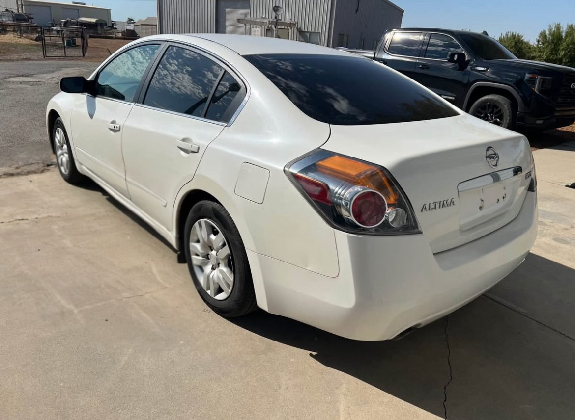 Nissan Altima 2.5 - For Rent-$40 A Day/1 Week $35 A Day/2 Weeks $30 A Day