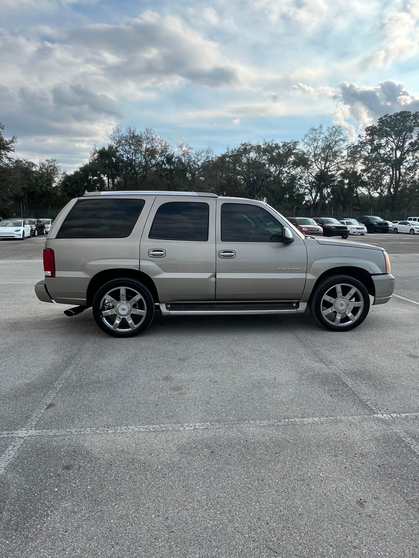 2004 Cadillac Escalade · Sport Utility 4D/ 172,350/ ZOE’s Reliable Cars/Cars