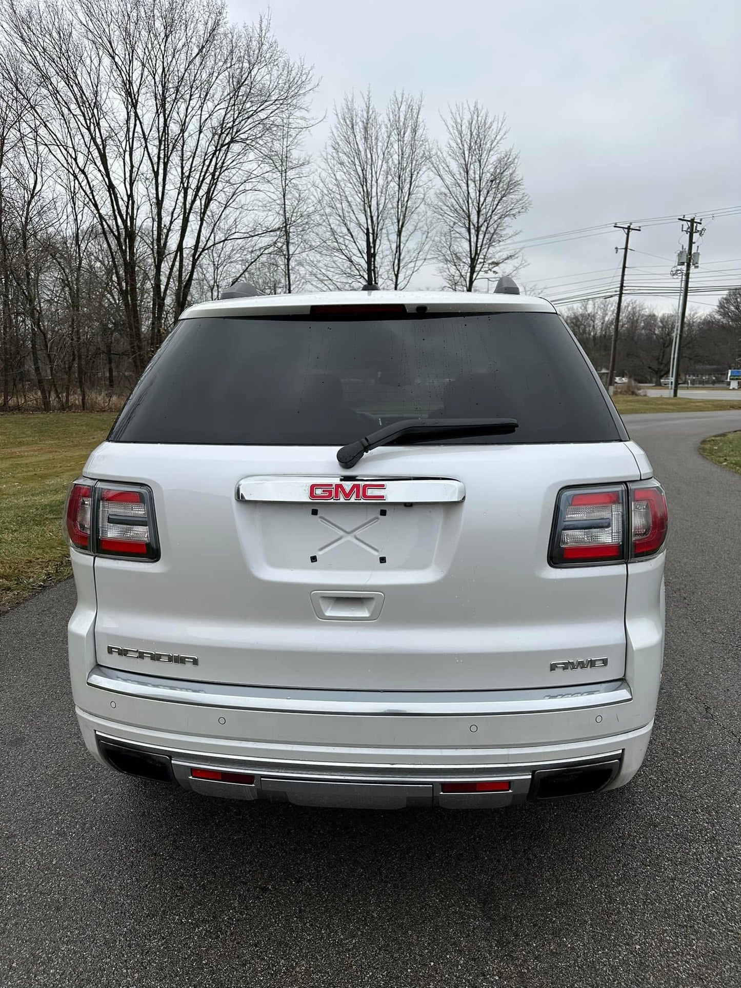 White GMC Acadia (7Seats) For Rent-$70 A Day/1 Week $65 A Day/2 Weeks $60 A Day