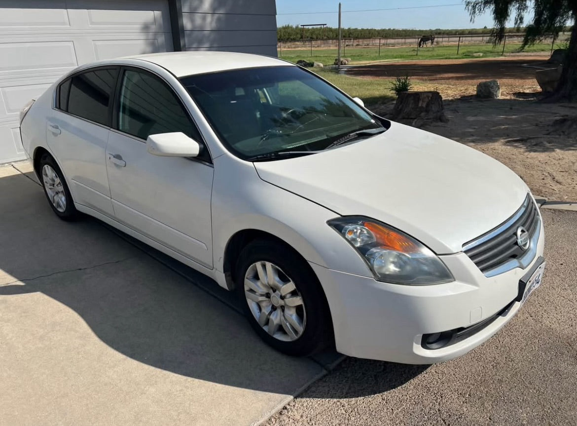 Nissan Altima 2.5 - For Rent-$40 A Day/1 Week $35 A Day/2 Weeks $30 A Day
