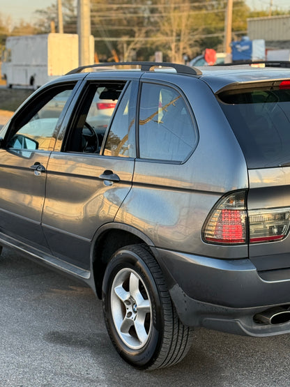 2002 BMW X5 AWD/ 199,000/ ZOE’s Reliable Cars/Cars