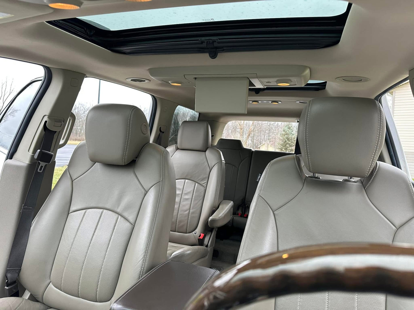 White GMC Acadia (7Seats) For Rent-$70 A Day/1 Week $65 A Day/2 Weeks $60 A Day
