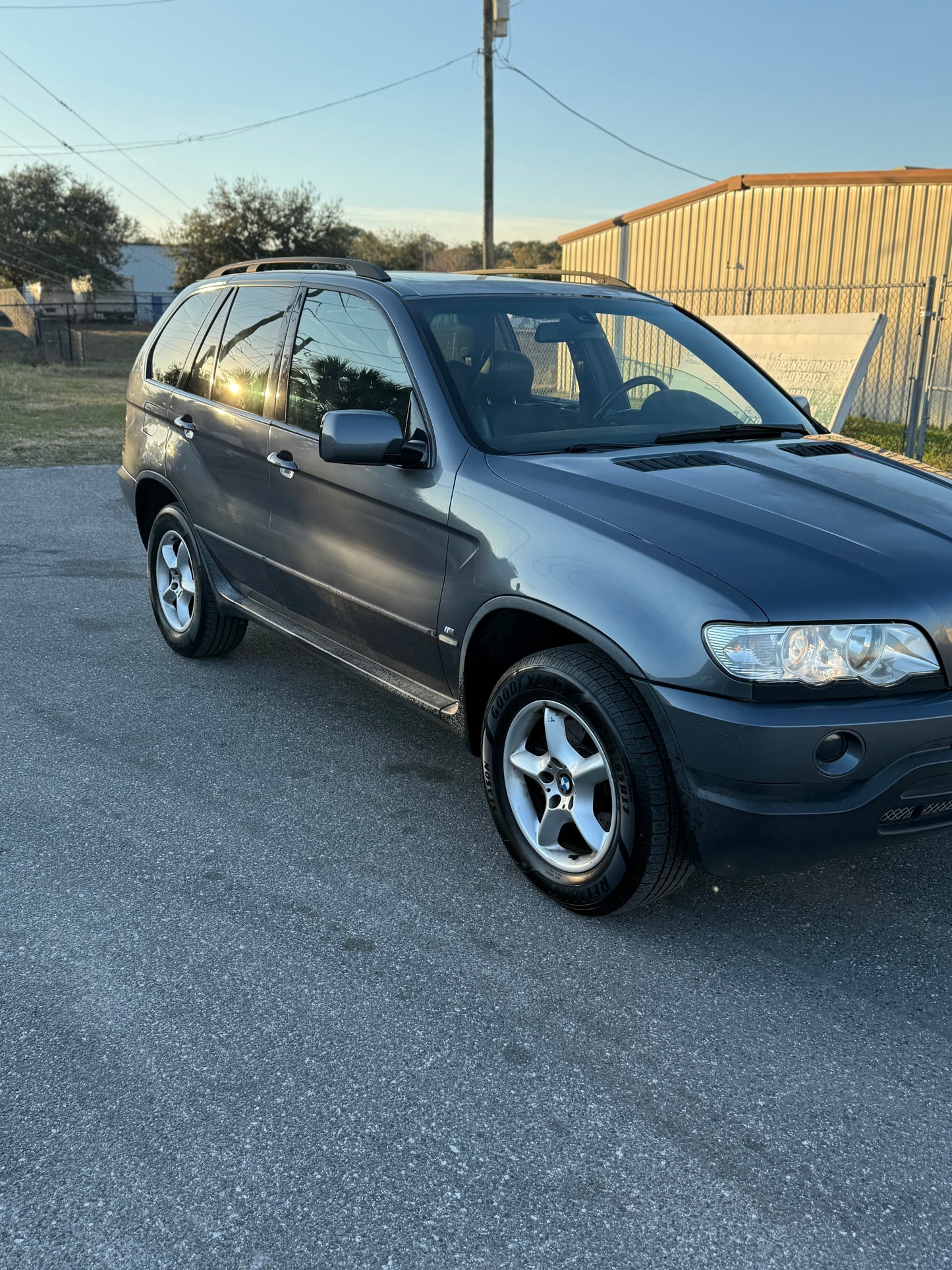 2002 BMW X5 AWD/ 199,000/ ZOE’s Reliable Cars/Cars